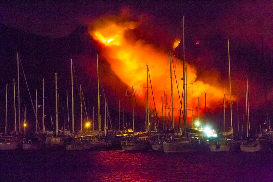Hout Bay CapeFire Heroes In Red Ike Moriz 2015