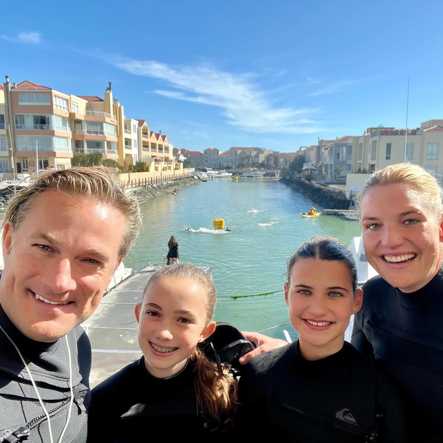Team Splash Pack Relay Harbour 2 Harbour swim 17 May 2026 Ike Sofia Moriz Nicci Charly Abernethy